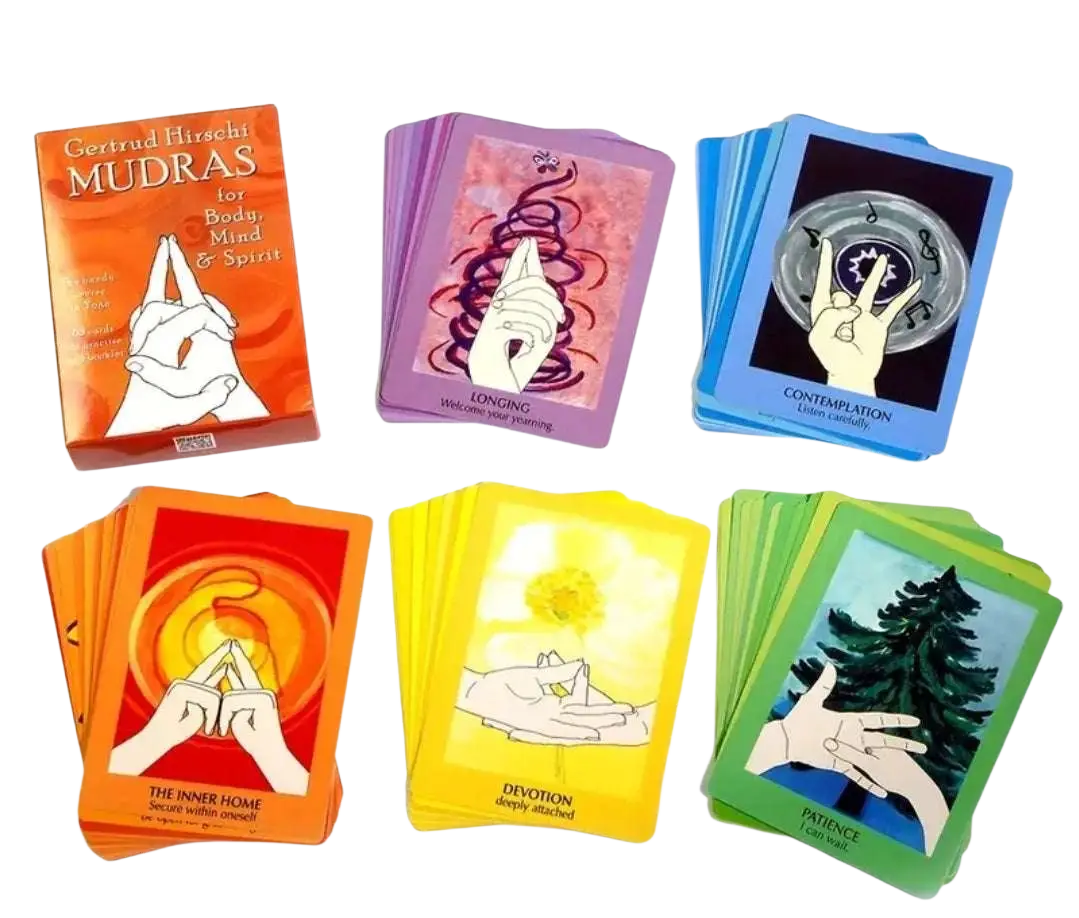 Bunte, illustrierte Mudras Karten als therapeutisches Zubehör für Mana Shop, zeigt Tarot-inspirierte Symbole und Handgesten.