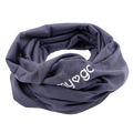 Ein weiches, dunkelgraues multifunktionales stirnband bandana aus stoff mit dezentem myga headband logo in weiß