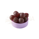 Purple geriffelter plastikflaschendeckel gefüllt mit dunklen traubenförmigen myga ashwagandha gummies aus withania somnifera
