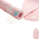 Rosa myga yoga mat mit strukturierter oberfläche und geometrischen mustern in pastellfarben aus bedruckten yogamatten mit attraktiven designs