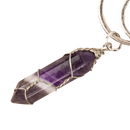 Myga eco schlüsselanhänger mit lila weißem amethyst und silberner drahtwicklung von mana shop, klarer quartz optional