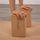Kork-Yogablock von Myga Eco für Yogaübungen, rechteckige Form, natürliche Holzoptik, ideal für Dehnung und Unterstützung.