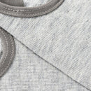 Schwarze Myga Eco Yogakleider mit rutschfesten Yoga-Socken, detailreiche Ansicht der enganliegenden, bequemen Yogakleidung