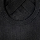 Schwarze Myga Eco Yogakleidung mit rutschfesten Yoga-Socken, eng anliegend und geeignet für Yoga-Übungen.