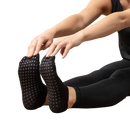 Schwarze Myga Grip Yoga Socken aus strukturierter Baumwolle, ideal für Yoga und Fitness, von Myga Eco.