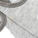 Grauer melierter strickstoff mit geripptem halsbündchen und passenden nahtstichen bei myga gripped yoga-socken schwarz von mana shop