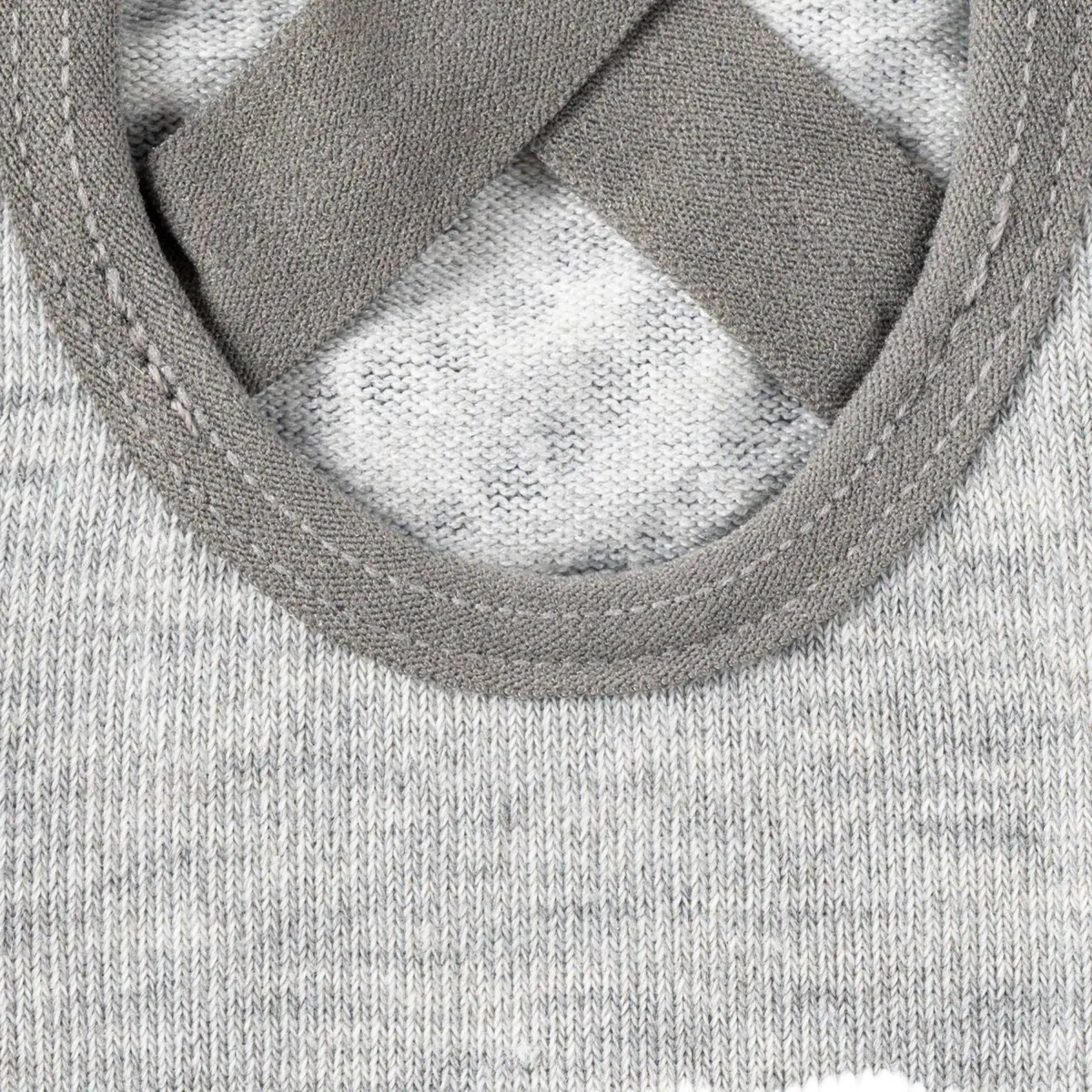 Schwarze Myga Gripped Yoga-Socken mit rutschhemmender Sohle, perfekt für Yoga und Pilates, Teil der Myga Eco Yogakleider.