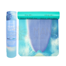 Gerollte myga kinder-yogamatte mit blau-lila ozeanwellen-design und gedruckten yogaposen am rand bei mana shop
