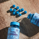 Myga Kreatin Gummies mit Blaubeergeschmack, Energie- und Muskelregeneration, in einer offenen Packung mit blauen Gummies.