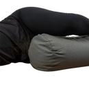 Graues zylindrisches stützkissen aus weichem stoff für yin yoga von mana shop als komfortables yoga kissen