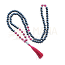 Nala halskette aus holzperlen mit onyx in dunkelblau und fuchsia mit buddha anhänger und roter quaste von mana shop