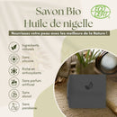 Dunkelgraue rechteckige bio-seife mit schwarzkümmelöl, aktivierter holzkohle und meeresalz für sanfte detox-pflege