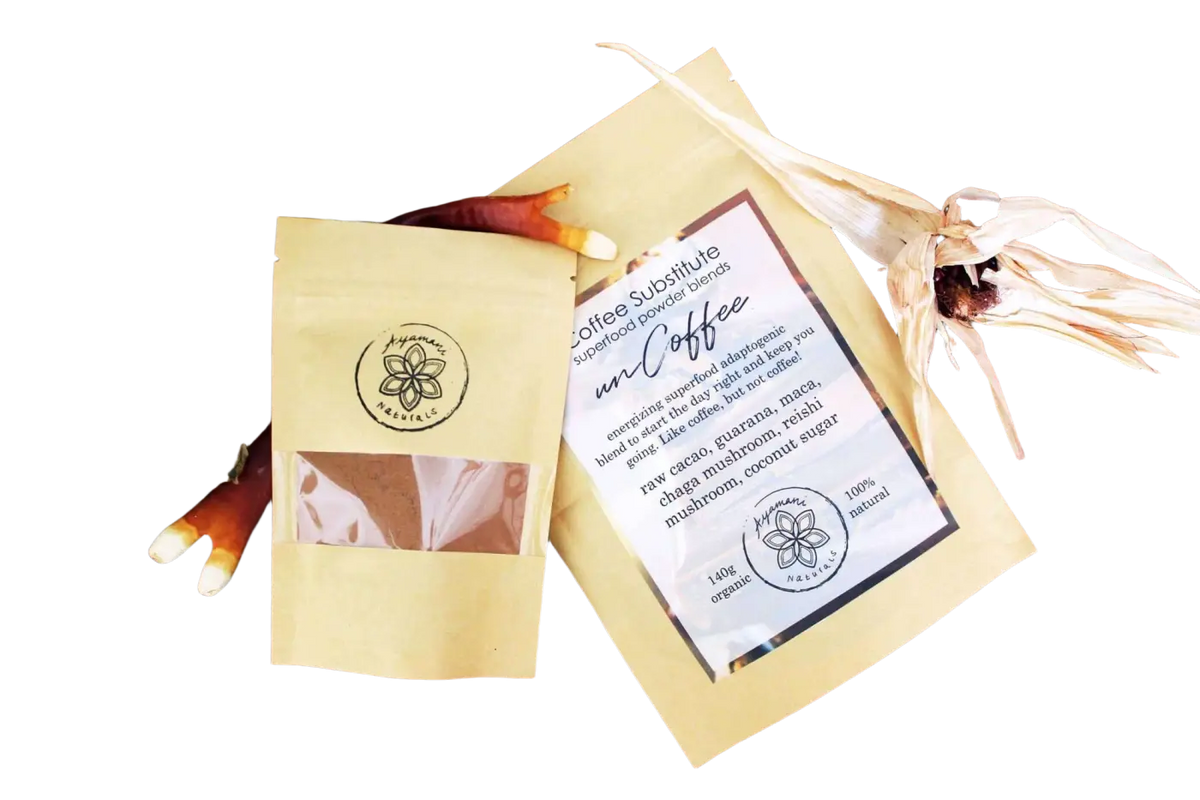 Natürlicher Kaffeeersatz mit adaptogenem Rohkakao, Guarana und Champignons, in nachhaltiger Verpackung, von Ayamani Naturals.