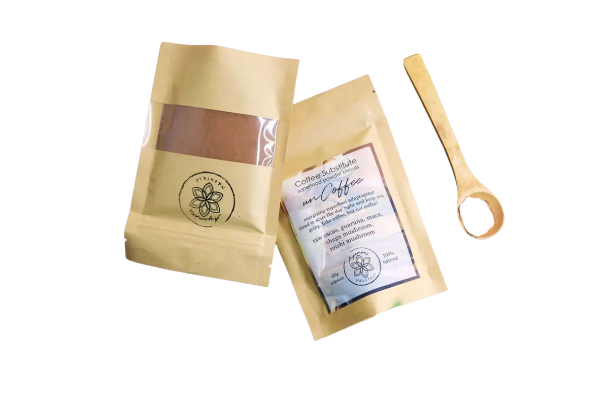 Natürlicher Kaffeeersatz mit adaptogenem Rohkakao, Guarana und Champignons, in einer Verpackung aus Süßigkeiten & Snacks.
