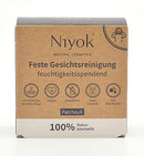 Feste Gesichtsreinigung mit Patchouli von Niyok, 80g, zeigt die natürliche Textur des Reinigungsprodukts.