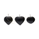 Drei schwarze obsidian herz herzanhänger mit silberfarbenen verschlüssen als inner clarity herz anhänger