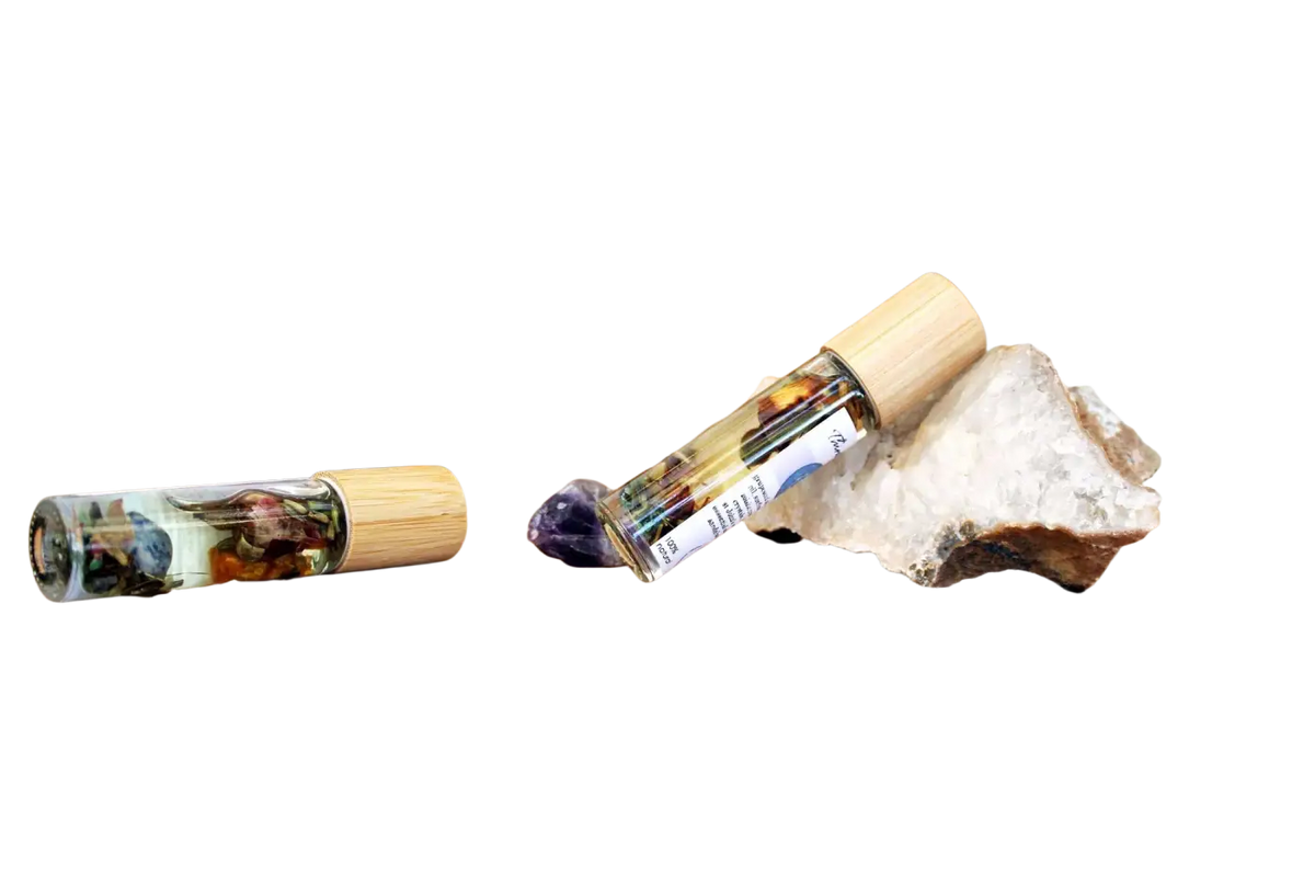 Ätherisches Öl für das dritte Auge mit Ajna Chakra, Kristallen und Kräutern von Ayamani Naturals.