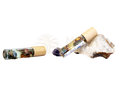 Zwei klare glas-rollerflaschen mit bambusdeckeln und getrockneten kräutern für drittes auge ajna chakra spirituelle klarheit