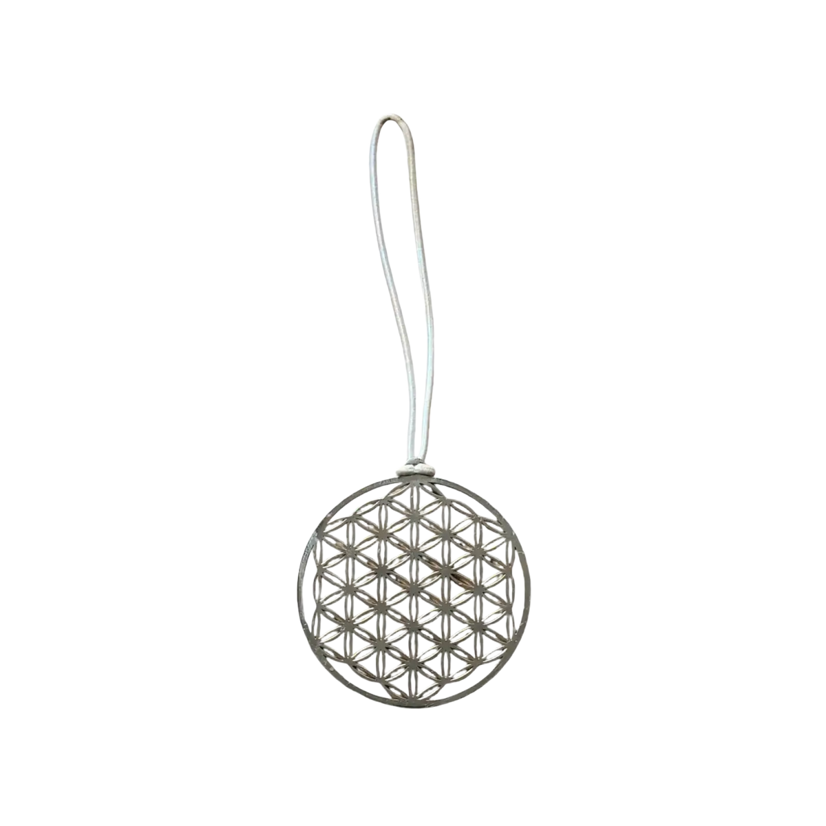 Silbernes Schmuckornament mit Blume des Lebens Design, aus metallischem Material, von Mana Shop.