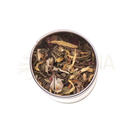 Eine runde metallische dose mit einer bunten mischung aus getrockneten kräutern und blüten paavani ayurveda calm blend ayurvedischer tee