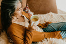 Goldene Milch von PAAVANI Ayurveda mit Kurkuma, Ingwer und Zimt, in einer Tasse für Gesundheit und innere Ausstrahlung