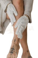 Paavani ayurveda garshana weiße handschuhe aus purem rohsilk mit zartem spitzenbesatz und goldfarbenen manschetten