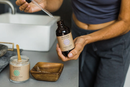 Gesicht mit PAAVANI Ayurveda Blütenwasser, botanische Feuchtigkeitspflege für Haut und Augen, erfrischendes Gesichtsspray