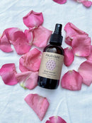 Organisches bulgarisches Rosenwasser von PAAVANI Ayurveda, beruhigender Gesichtsspray mit aromatherapeutischer Wirkung.
