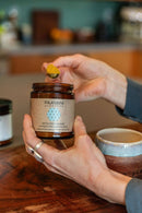 PAAVANI Ayurveda Pitta-Gewürzmischung, kühlende und beruhigende Verdauungs-Gewürz-Churna in einer offenen Gewürzverpackung