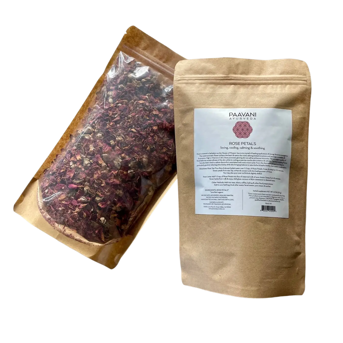 PAAVANI Ayurveda Bio-Rosenblüten-Tee, ayurvedische Kräuterhilfe für Herzöffnung, frisch und blumig, in einer Teeschale.