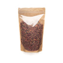 PAAVANI Ayurveda Bio-Rosenblüten-Tee für Herzöffnung, mit ayurvedischen Kräutern, in einer Teetasse auf weißem Hintergrund