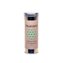 PAAVANI Ayurveda Hydrate-Mischung, ayurvedischer Vata-Balance-Tee mit Kräutern, in einer Teekanne und Tassen auf Holzuntergrund