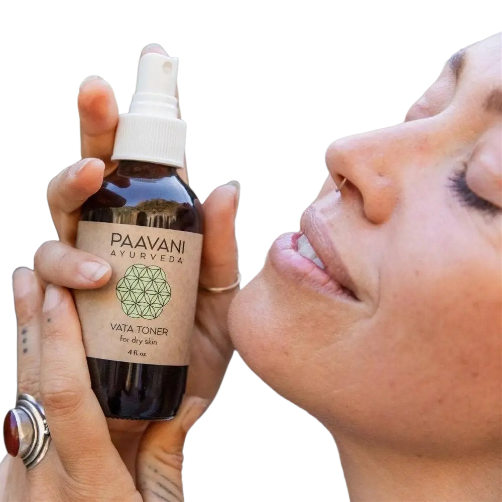 PAAVANI Ayurveda Vata Toner: Ayurvedischer Gesichtsspray für trockene, empfindliche Haut, belebend und feuchtigkeitsspendend.