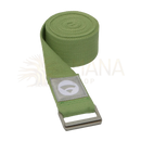 Sagegrüner extra breiter yoga strap aus baumwolle mit silberner schnalle und dem padma logo