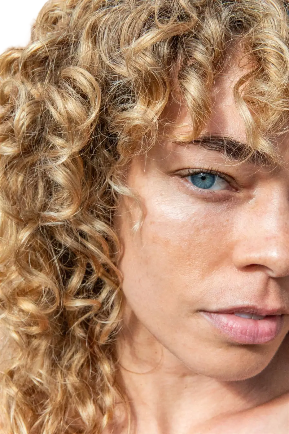 Gesicht Reiniger und Maske von PAAVANI Ayurveda, Reinigungsgranulat für empfindliche Haut, natürliche Hautpflege in einer Schale