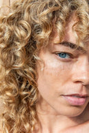 Gesicht Reiniger und Maske von PAAVANI Ayurveda, Reinigungsgranulat für empfindliche Haut, natürliche Hautpflege in einer Schale