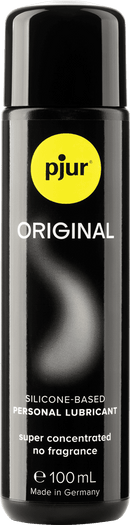 Eine elegante schwarze Flasche pjur Original Gleitmittel auf Silikonbasis mit einem markanten gelben Logo und dem Hinweis, dass es hochkonzentriert und geruchsneutral ist.