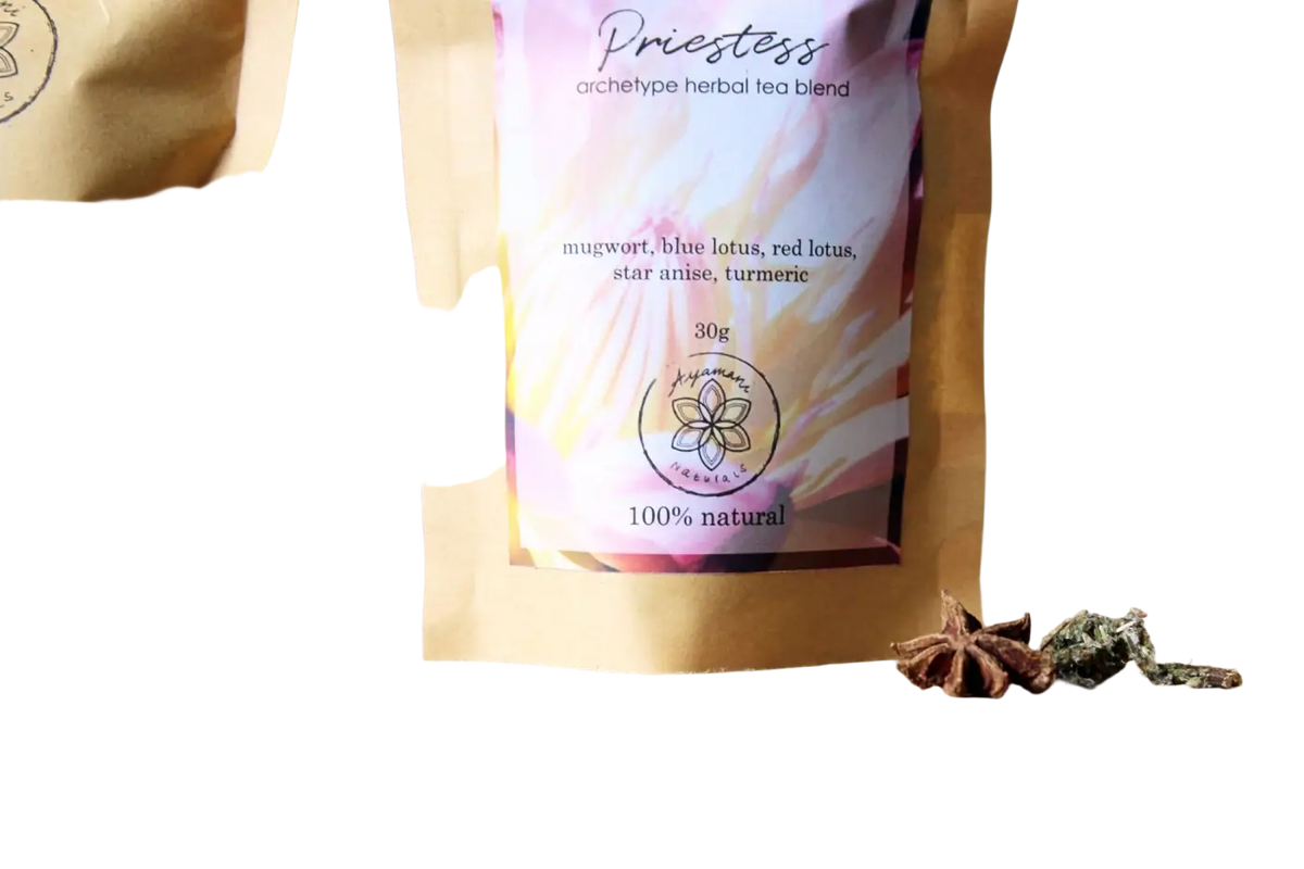 Priesterin Tee mit Lotus, Beifuss, Anis und Kurkuma Chakra-Mischung in 30g, ayurvedischer Kräutertee von Ayamani Naturals