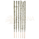 Sechs rustikale graugrüne räucherstäbchen aus holz mit botanischer champa für spirituelle reinigung von sagrada madre