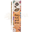 Ein einzelner brauner räucherstäbchen neben sagrada madre orange floral verpackung mit calendula botanical sahumerio scent