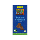 Dunkle Vollmilchschokolade von Rapunzel, fair gehandelt und bio-zertifiziert, mit cremiger Textur in der Verpackung.