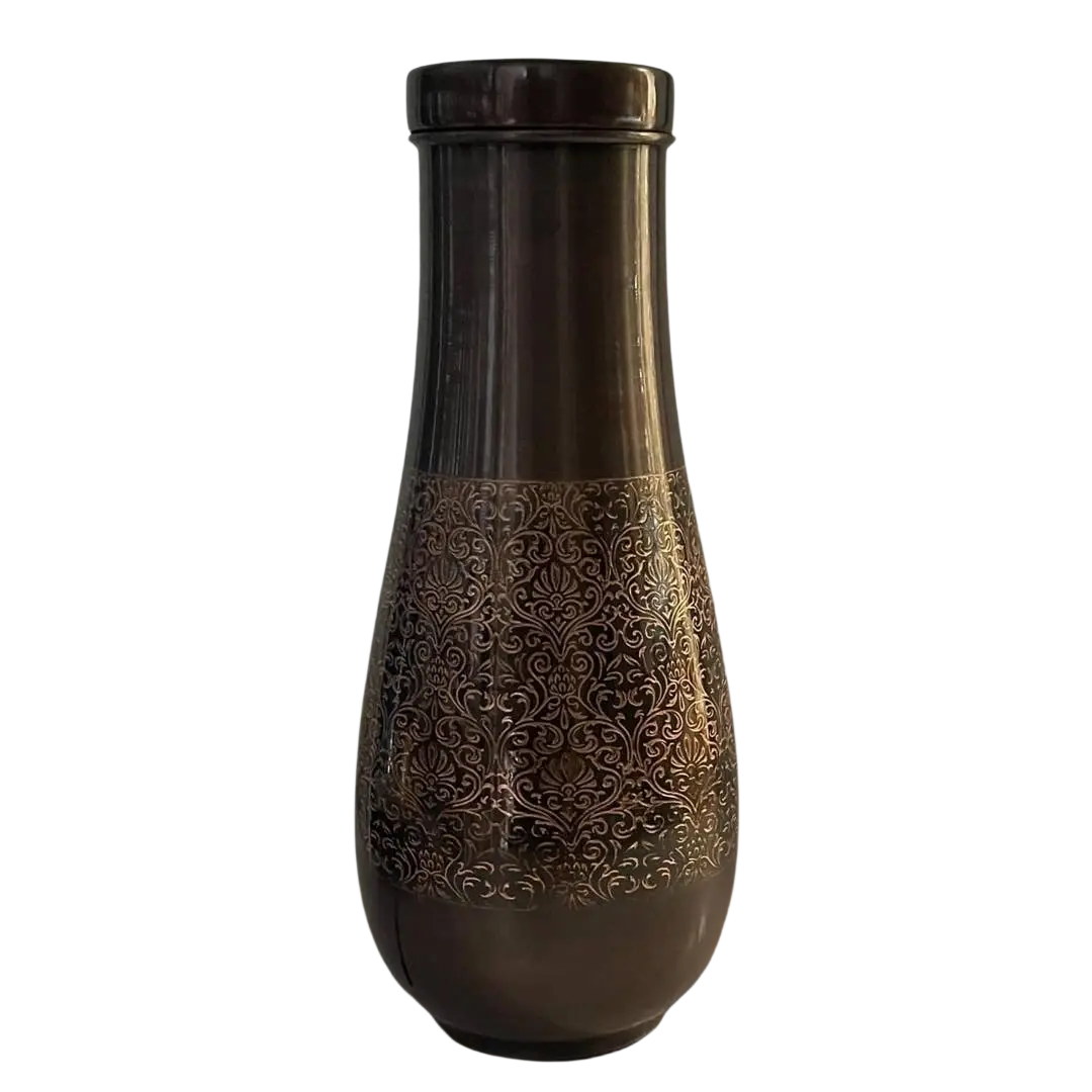 Antike Kupferkaraffe mit Deckel, geätzt im dunklen Kupfer, von Ayurveda Specialist B.V. für stilvolle Wasser- oder Getränkeaufbewahrung