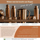 Elegante handgefertigte reine kupferwasserflasche curve mit geprägten mustern und warmem metallic-schimmer