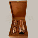 Reines Kupfer-Set mit tropfenförmiger Karaffe und 2 gehämmerten Kupferbechern, ca. 950 ml, von Ayurveda Specialist B.V.