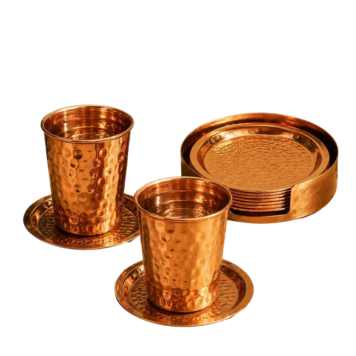 Set aus reinen kupfer-untersetzern mit kupferfarbenen edelstahl-tumblerschalen und passenden coastern