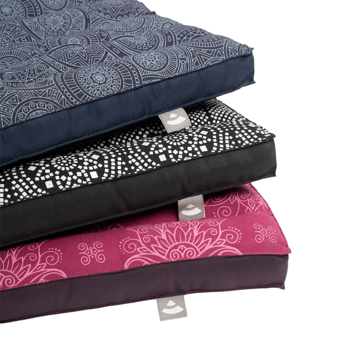 Faltbares Meditationskissen der Maharaja Collection von Bodynova, gestapelt, ideal für unterwegs, bequeme Sitzhilfe für Meditation.