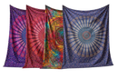 Vier farbenfrohe mandala 200x220cm ritueltuecher in lila rot mehrfarbig und tiefblau als wandtuch und strandtuch