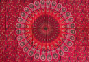 Vibrantes rotes mandala 200x220cm ritualtuch mit paisley und floralem muster ideal als wandtuch oder strandtuch