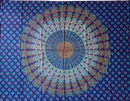 Vibrantes mandala 200x220cm ritueltuch mit blauen und tealfarbenen floralen mustern auf dunkelblauem wandtuch