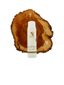 Ein eleganter weißer sprayflasche von d’natureza castor oil mit minimalistischem etikett und goldener schrift im mana shop